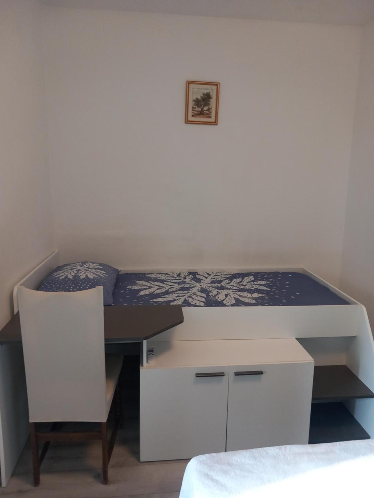 Apartman Iva Kuciste Oda fotoğraf